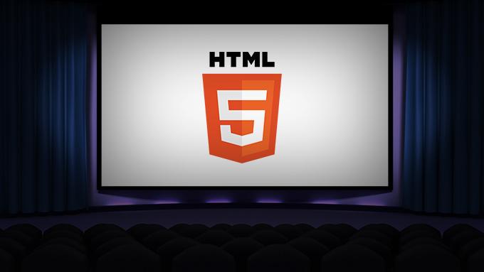 Logo de HTML5 proyectado sobre una pantalla de cine
